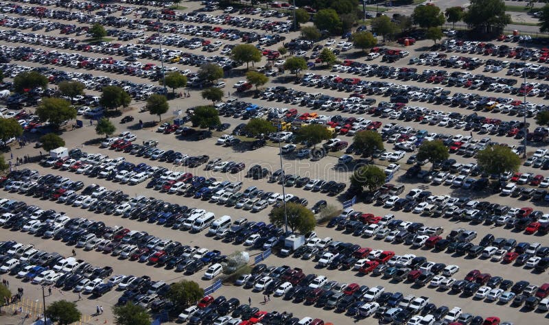 Parque de estacionamento ocupado