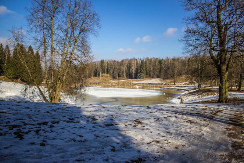 Parque del invierno en Pavlovsk fotografía de archivo Parque del invierno en Pavlovsk fotografía de archivo