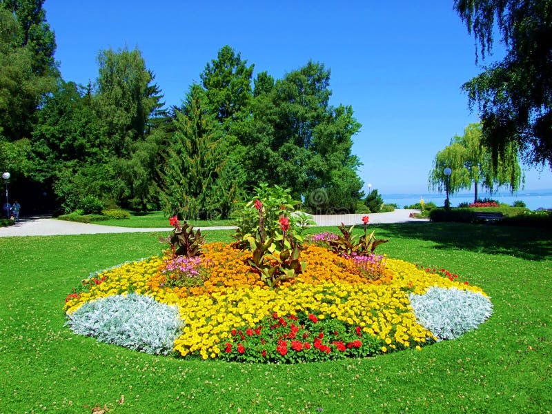 parque, jardim, paisagem, grama, verde, natureza, árvore, flor, gramado, verão, árvores, céu, flores, mola, golfe, planta, azul, fotos de stock parque, jardim, paisagem, grama, verde, natureza, árvore, flor, gramado, verão, árvores, céu, flores, mola, golfe, planta, azul, fotos de stock