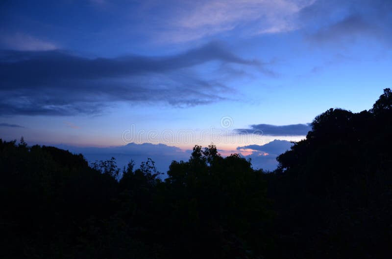 Parque nacional de Doi Inthanon por la mañana imagen de archivo Parque nacional de Doi Inthanon por la mañana imagen de archivo