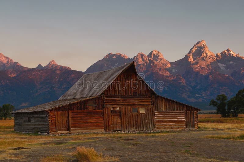 Parque nacional grande de Teton do alvorecer da fileira do mórmon foto de stock Parque nacional grande de Teton do alvorecer da fileira do mórmon foto de stock
