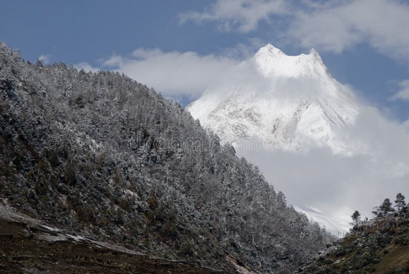 Parque nacional Himalayan agradable Manaslu Nepal foto de archivo Parque nacional Himalayan agradable Manaslu Nepal foto de archivo