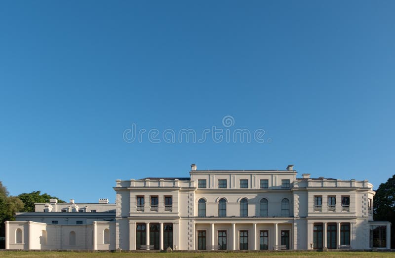 Parque y museo de Gunnersbury en el estado de Gunnersbury, poseído una vez por la familia de Rothschild, Londres Reino Unido foto de archivo libre de regalías Parque y museo de Gunnersbury en el estado de Gunnersbury, poseído una vez por la familia de Rothschild, Londres Reino Unido foto de archivo libre de regalías