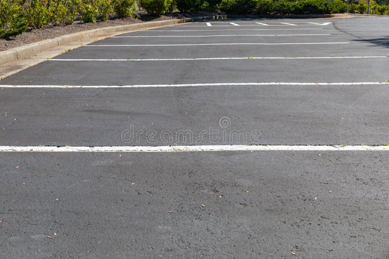 Parqueamento de asfalto em lacagem e vazio