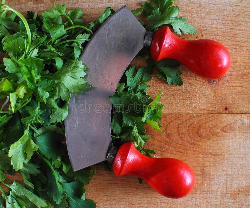 https://thumbs.dreamstime.com/b/parsley-cutting-board-parsley-cutting-board-garden-vegetables-vegetable-chopper-fresh-vegetables-109629302.jpg