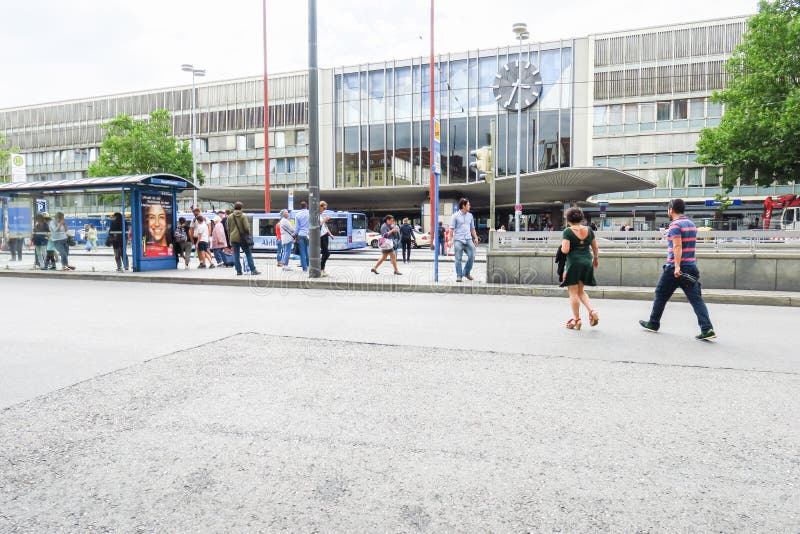 Parte Anteriore Della Stazione Centrale Di Monaco Di Baviera Fotografia