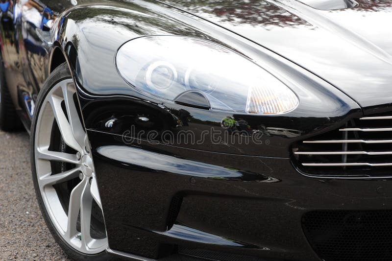 Parte anteriore di bella automobile di lusso fotografia stock Parte anteriore di bella automobile di lusso fotografia stock