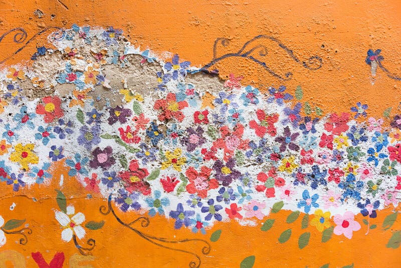 Parte da arte velha do teste padrão da pintura mural da flora da flor em um c desarrumado imagens de stock royalty free Parte da arte velha do teste padrão da pintura mural da flora da flor em um c desarrumado imagens de stock royalty free
