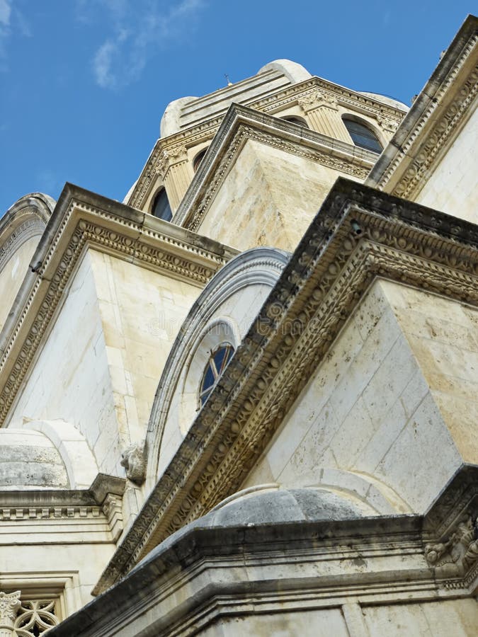 Parte da catedral de St James em Sibenik imagem de stock royalty free Parte da catedral de St James em Sibenik imagem de stock royalty free