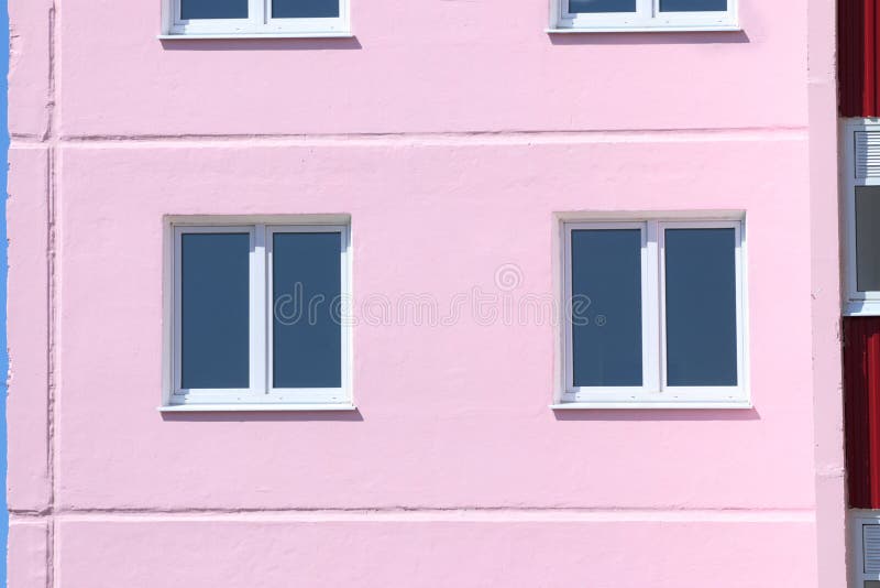 Parte de edificio residencial con las ventanas con glazi doble fotografía de archivo libre de regalías Parte de edificio residencial con las ventanas con glazi doble fotografía de archivo libre de regalías