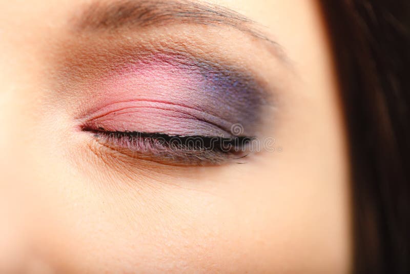 Parte Del Ojo De La Cara De La Mujer Con El Detalle Del Maquillaje Del Sombreador De Ojos Imagen de archivo - Imagen de ojos, sombras: 50728447 Parte Del Ojo De La Cara De La Mujer Con El Detalle Del Maquillaje Del Sombreador De Ojos Imagen de archivo - Imagen de ojos, sombras: 50728447