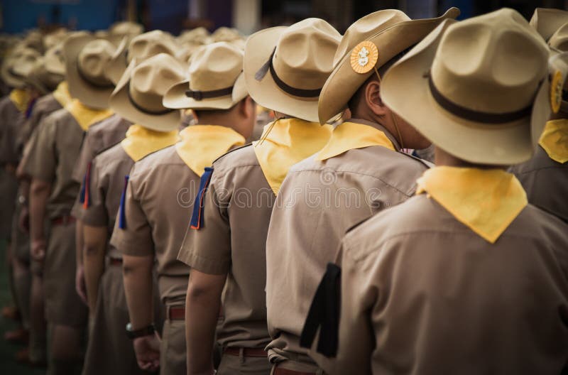 Parte dell'allineamento asiatico del gruppo di boy scout immagini stock Parte dell'allineamento asiatico del gruppo di boy scout immagini stock