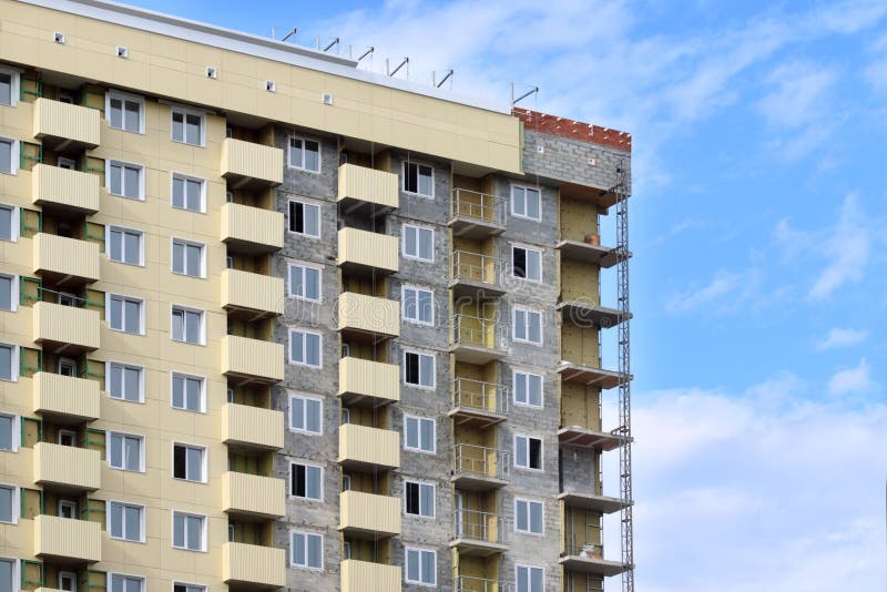 Parte di edificio residenziale moderno in costruzione immagini stock libere da diritti Parte di edificio residenziale moderno in costruzione immagini stock libere da diritti