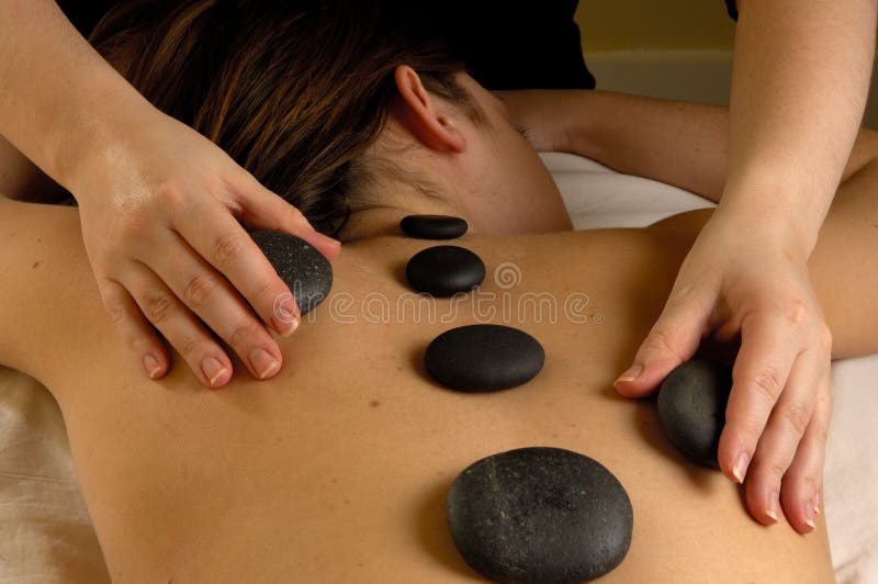 Parte posteriore minerale calda della pietra di massaggio