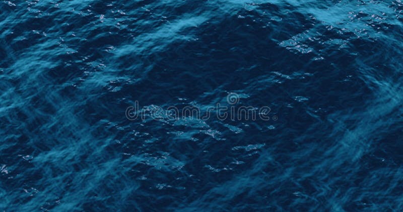 A parte superior da vista de ondas de oceano azuis do mar molha o fundo do movimento no dia ensolarado com luz do sol na superfíc