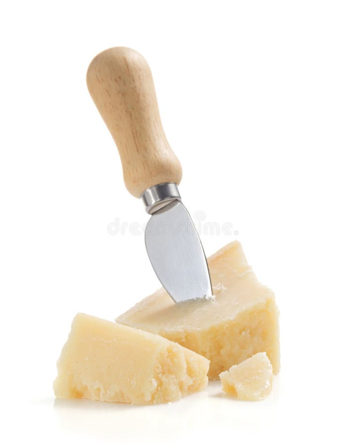 Partes de queijo parmesão no branco imagem de stock royalty free Partes de queijo parmesão no branco imagem de stock royalty free