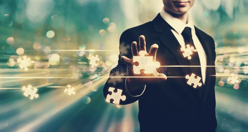 Partes do enigma com homem de negócios imagem de stock royalty free
