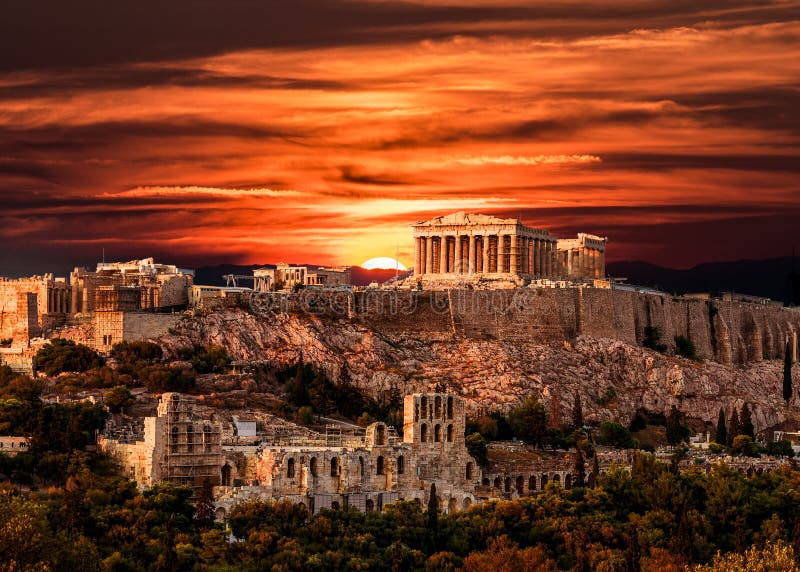 Parthenon, ακρόπολη της Αθήνας, κάτω από το δραματικό ουρανό ηλιοβασιλέματος Gre στοκ εικόνες