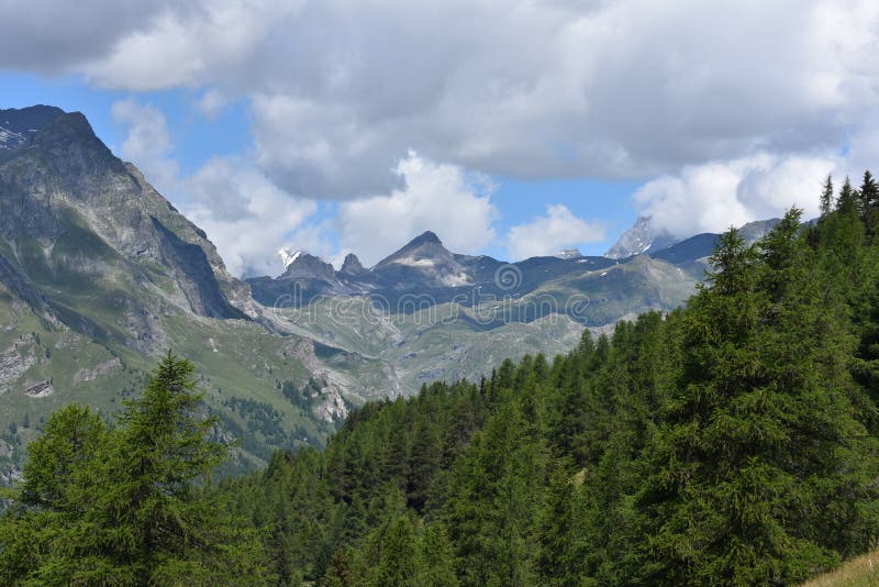 Parti superiori della montagna fotografia stock libera da diritti Parti superiori della montagna fotografia stock libera da diritti