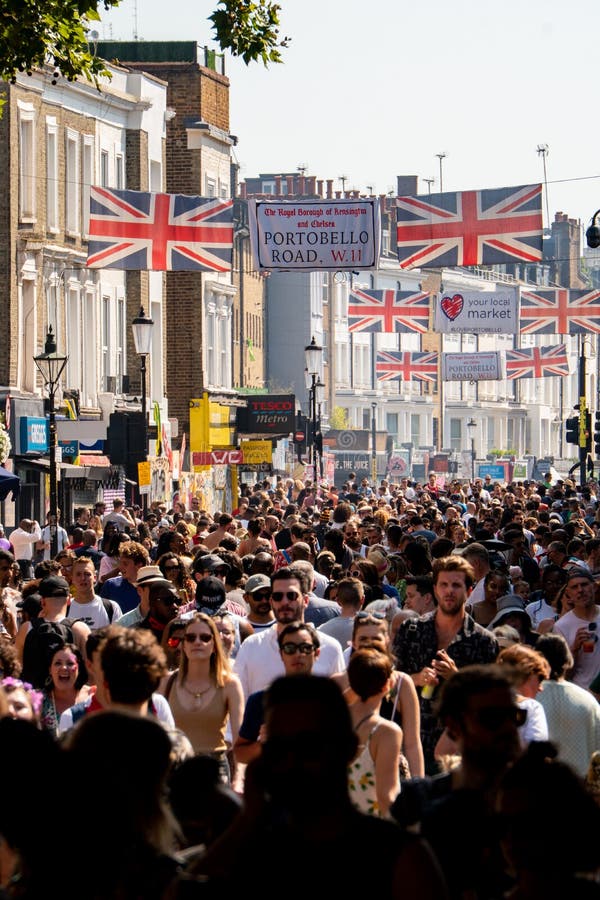 Participantes de la 53ª edición del Carnaval de Notting Hill en Portobello Road imagen de archivo