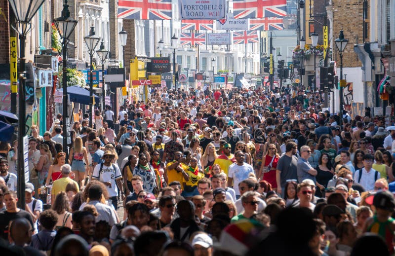 Participantes de la 53ª edición del Carnaval de Notting Hill en Portobello Road imagenes de archivo