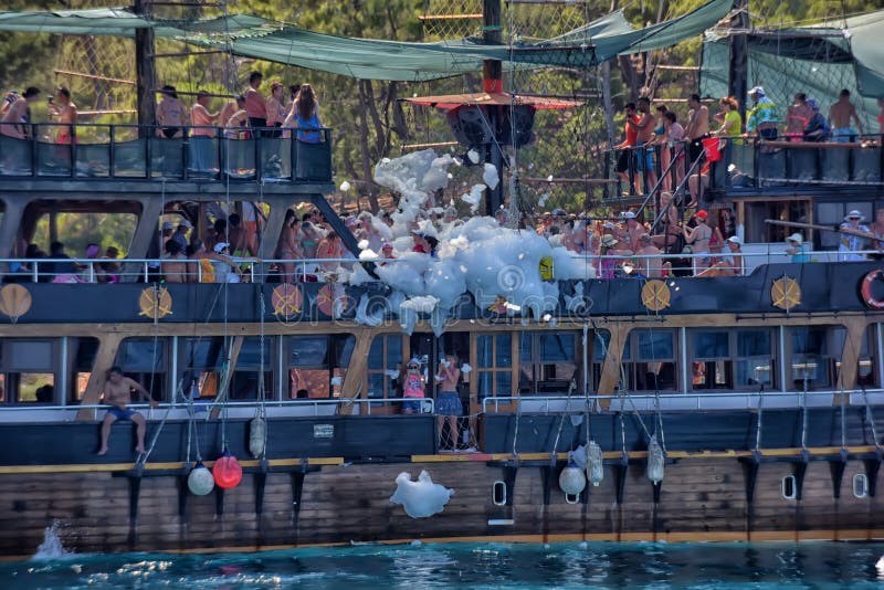 Partie mousseuse en le bateau antique image stock