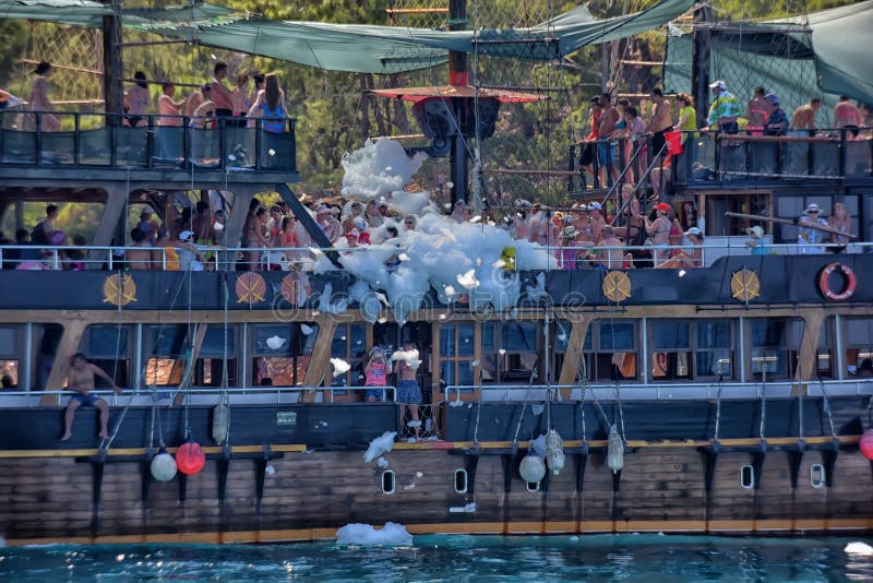 Partie mousseuse en le bateau antique images stock