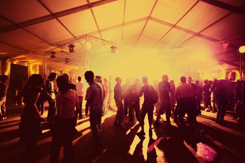 Party il dancing della gente Party il dancing della gente