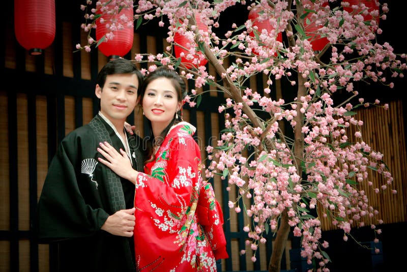 pary smokingowi Japan portreta potomstwa zdjęcia royalty free pary smokingowi Japan portreta potomstwa zdjęcia royalty free