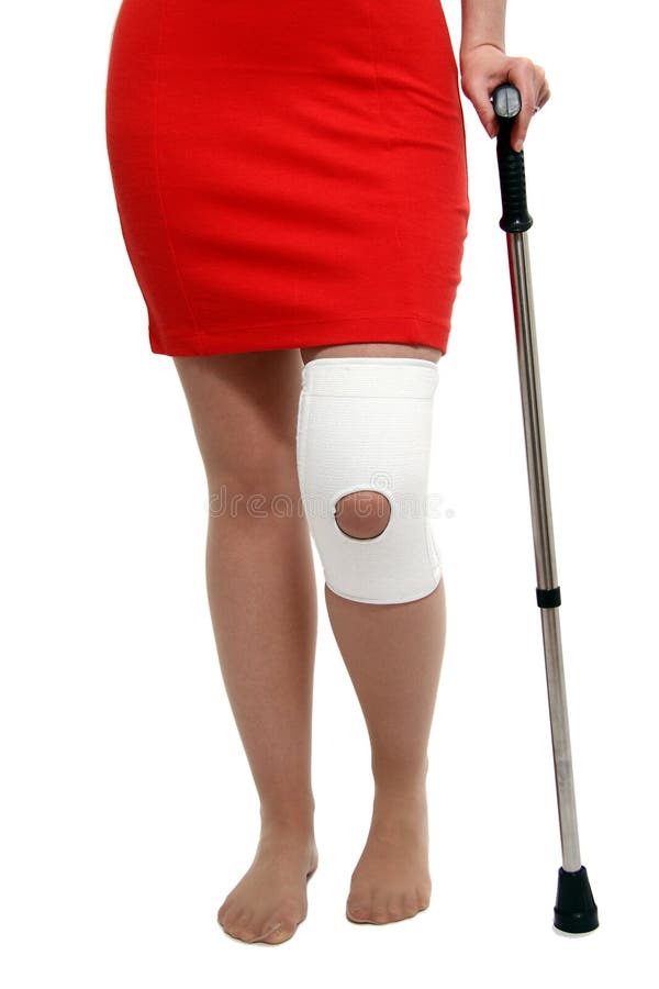 Paréntesis de rodilla con el bastón imagen de archivo libre de regalías Paréntesis de rodilla con el bastón imagen de archivo libre de regalías