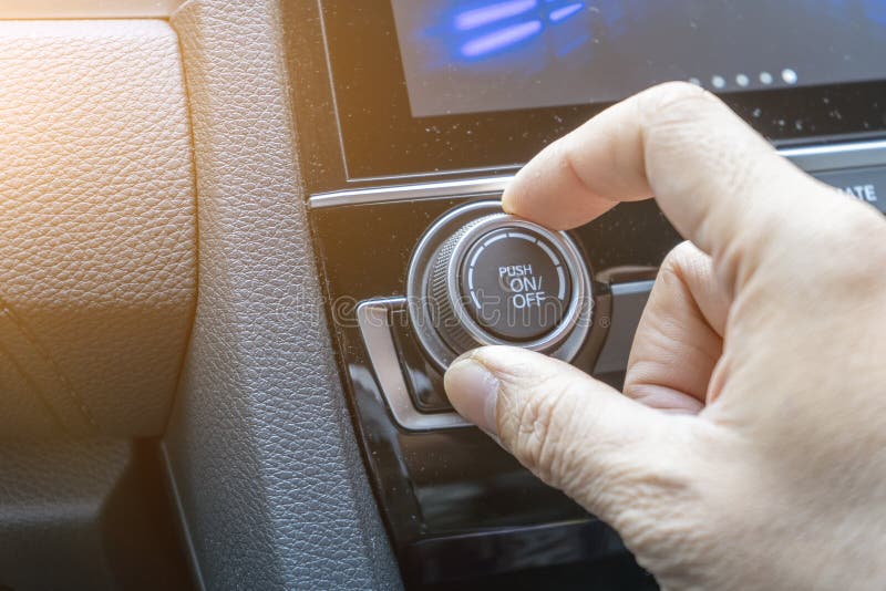 Pas knoop aan de airconditioning in auto stock afbeelding Pas knoop aan de airconditioning in auto stock afbeelding
