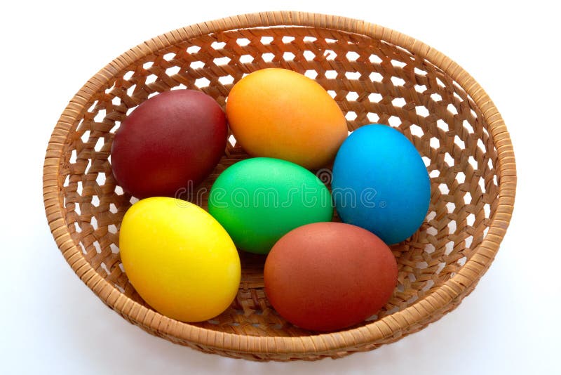 Pascua pintó los huevos en placa de madera reticulada