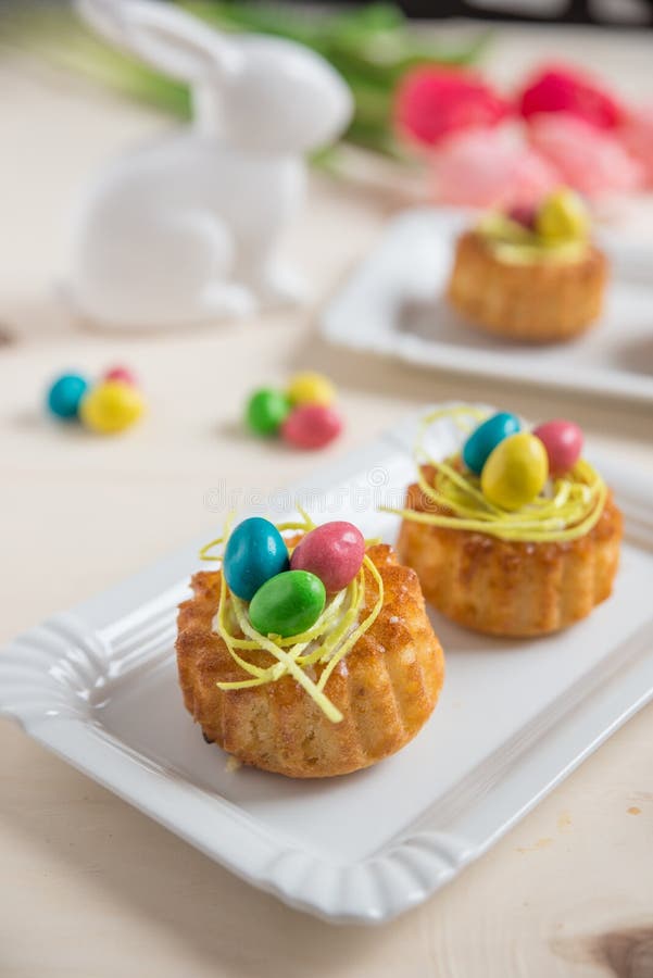Pasen-muffins stock afbeeldingen