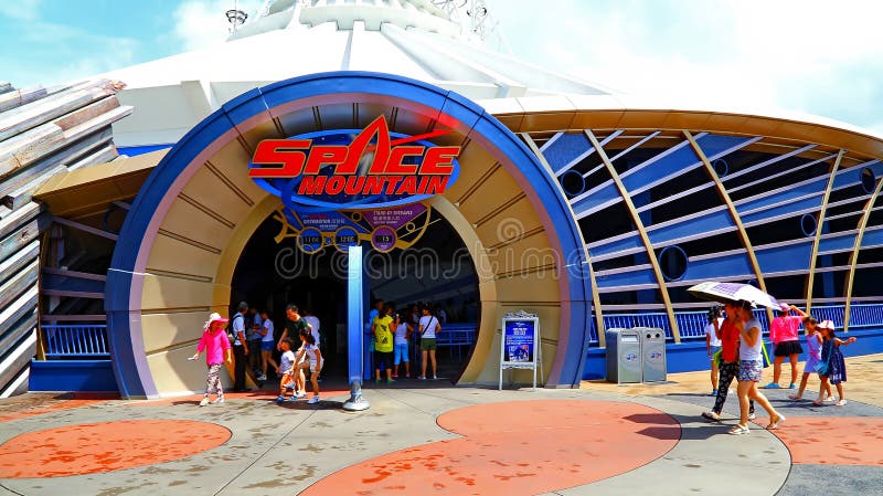 Paseo de la montaña del espacio en Disneyland Hong-Kong fotografía de archivo Paseo de la montaña del espacio en Disneyland Hong-Kong fotografía de archivo