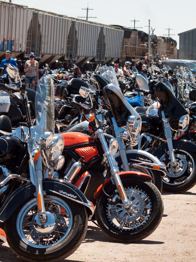 Paseo de la motocicleta. Fort Collins, Colorado 23 de junio de 2012: Funcionamiento católico anual de la colegiala
