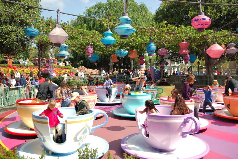 Paseo de la taza de té en Fantasyland en Disneyland, CA