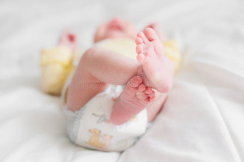 Pasgeboren leuke baby naakte voeten royalty-vrije stock fotografie Pasgeboren leuke baby naakte voeten royalty-vrije stock fotografie