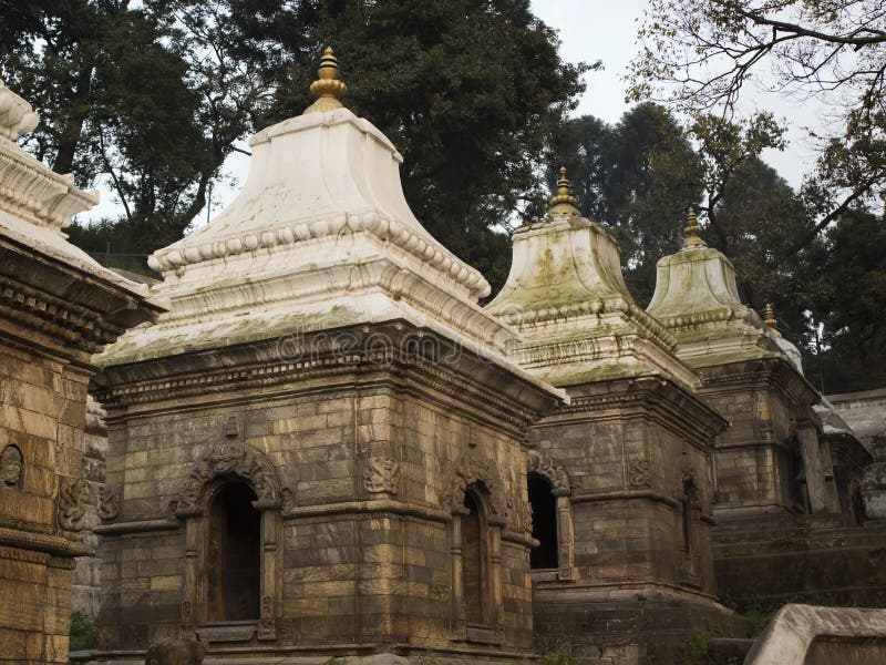 Pashupatinath tempelkomplex på den Bagmati floden i Katmandu Valle royaltyfria bilder Pashupatinath tempelkomplex på den Bagmati floden i Katmandu Valle royaltyfria bilder