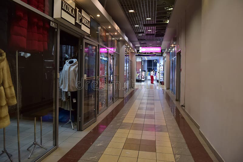 Pasillos del centro comercial moderno imágenes de archivo libres de regalías Pasillos del centro comercial moderno imágenes de archivo libres de regalías
