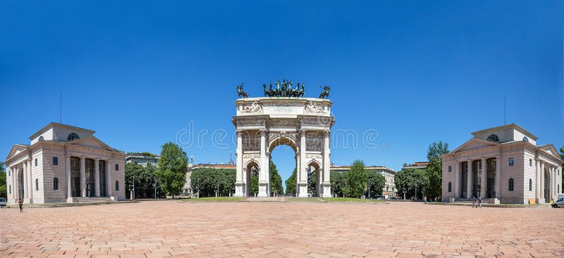 Paso del della de Arco, arco de la paz, cerca del parque de Sempione en el centro de ciudad de Milán, Italia fotografía de archivo Paso del della de Arco, arco de la paz, cerca del parque de Sempione en el centro de ciudad de Milán, Italia fotografía de archivo