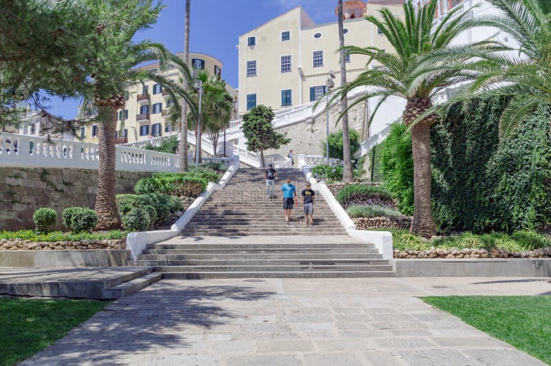 Pasos de Mahon céntrico a la zona portuaria foto de archivo libre de regalías
