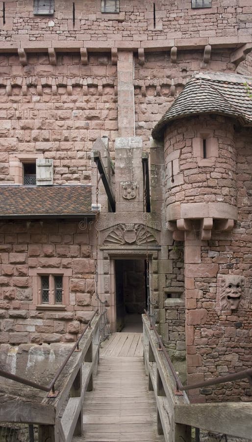 Passage dans le château de Haut-Koenigsbourg photographie stock Passage dans le château de Haut-Koenigsbourg photographie stock