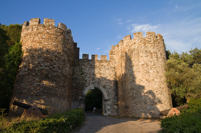 Passage et canons de château de Vila Vicosa photographie stock libre de droits Passage et canons de château de Vila Vicosa photographie stock libre de droits