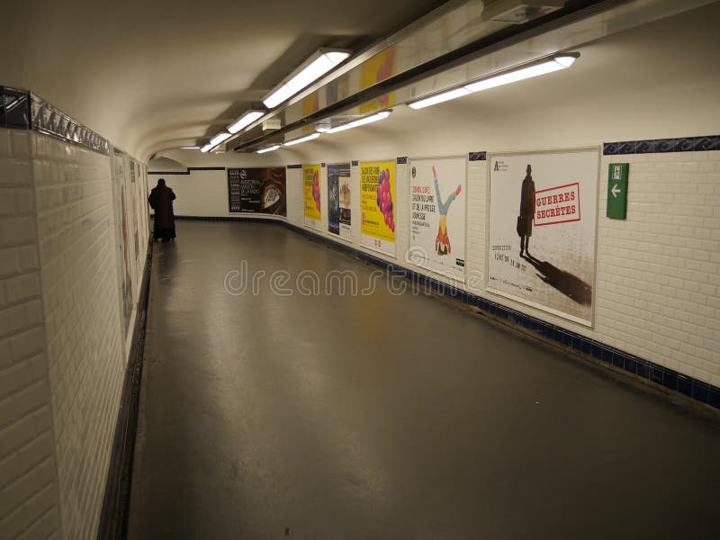 Passage Of Paris Subway Station Editorial Photography - Image of ...