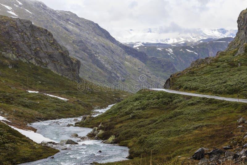 Passagem de montanha em Noruega. imagens de stock Passagem de montanha em Noruega. imagens de stock