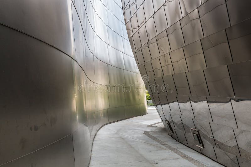 Passaggio a Walt Disney Concert Hall a Los Angeles immagini stock Passaggio a Walt Disney Concert Hall a Los Angeles immagini stock