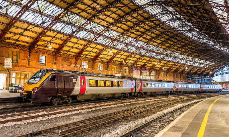 Passagierstrein in Bristol Temple Meads Railway Station stock foto's Passagierstrein in Bristol Temple Meads Railway Station stock foto's