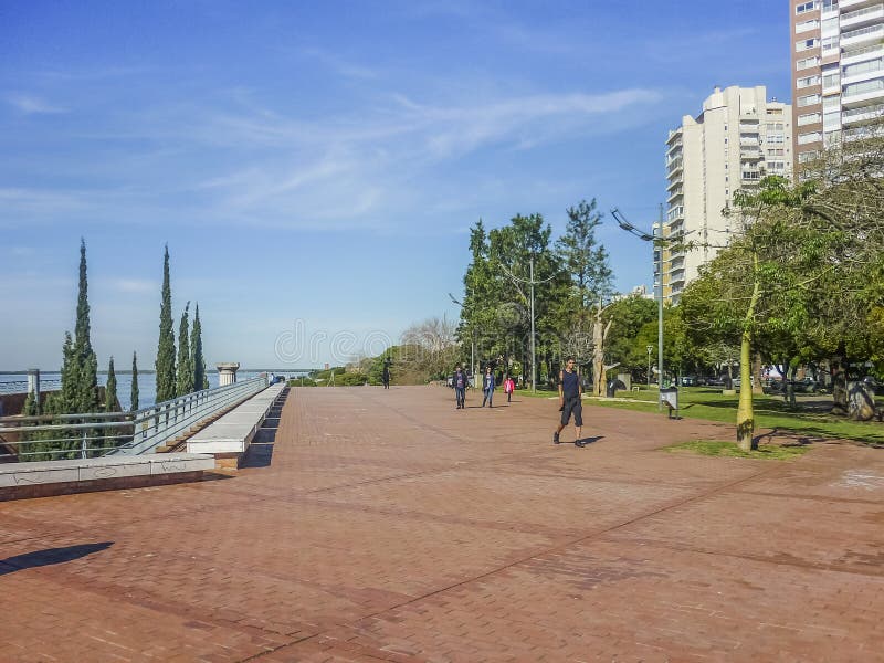 Passeio à beira mar em Rosario City Argentina imagem de stock Passeio à beira mar em Rosario City Argentina imagem de stock