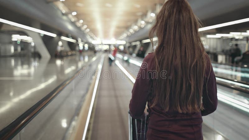 Passerella aeroportuale con bagaglio a mano