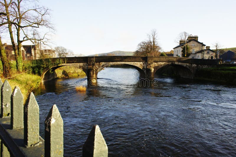 Passerelle de Kent Miller de fleuve dans Kendal photographie stock libre de droits Passerelle de Kent Miller de fleuve dans Kendal photographie stock libre de droits